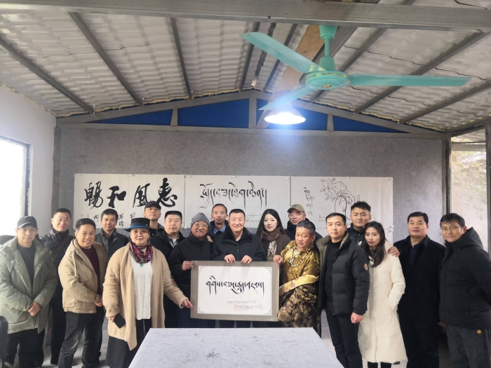 12月10日至11日，湖北省文联考察组及西藏、新疆艺术家一行20余人来到荆州，开展为期2天的文艺交流活动