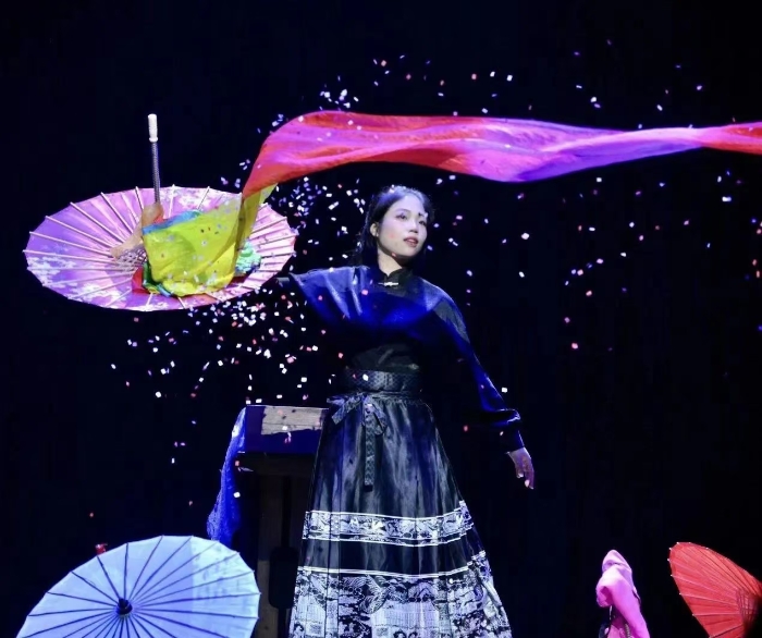 8月11-13日，参加“青春绽放 魅力芳华”首届全国高校魔术社团联盟魔术交流展演