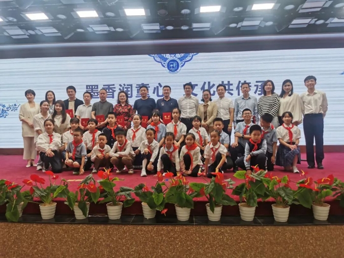 9月22日，省书协举行育才小学兰亭学校验收暨书法进校园活动