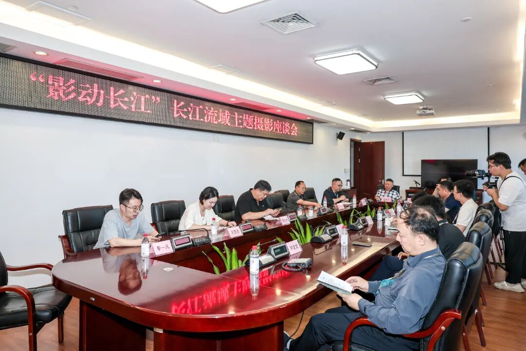 座谈会（林川宝 摄）.jpg